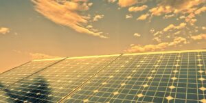 Leia mais sobre o artigo Desafios e Soluções no Transporte de Equipamentos Solares de Grande Porte