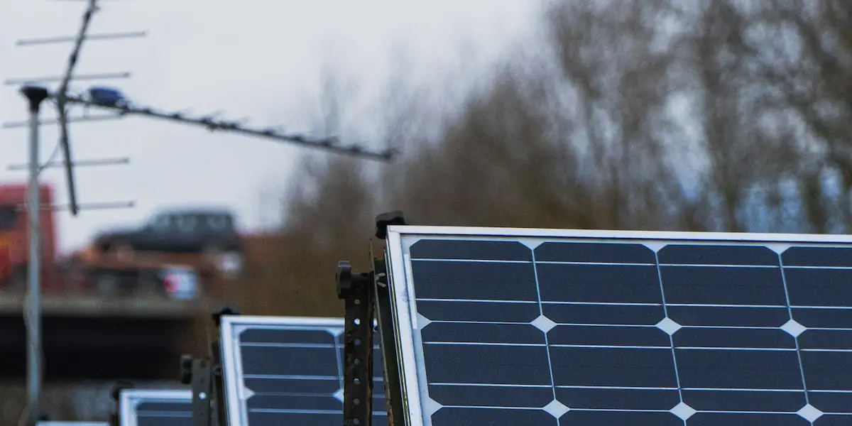 Você está visualizando atualmente O que é transporte especializado de equipamentos fotovoltaicos?